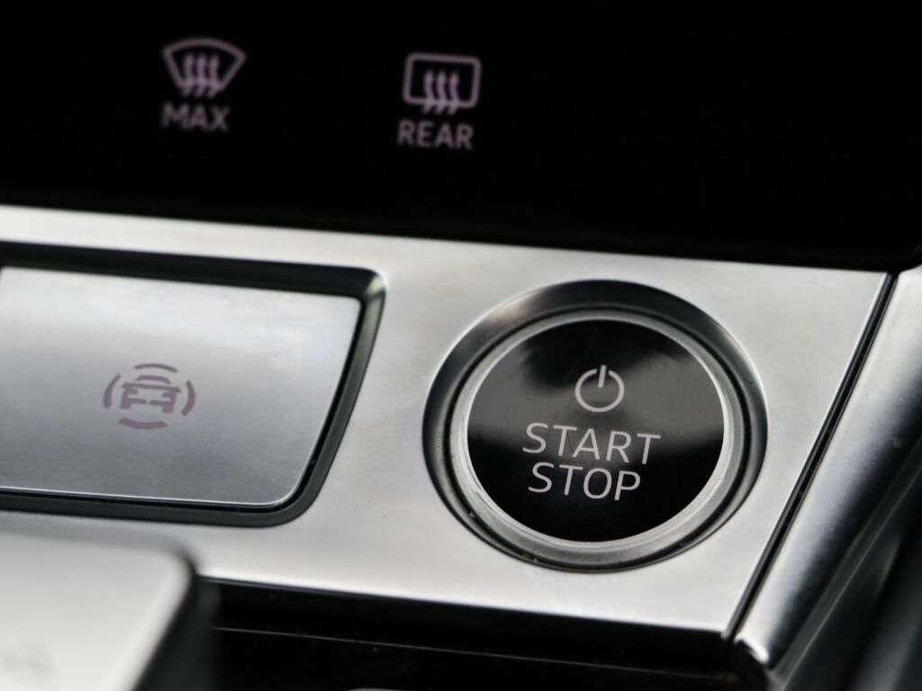 Audi E-tron Black Edition Black #36