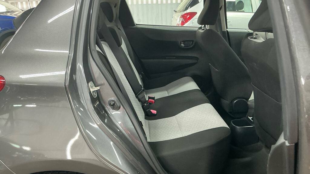 Toyota Yaris 1.3 Tr 5-Door Low Mileage Full Service History Black #10