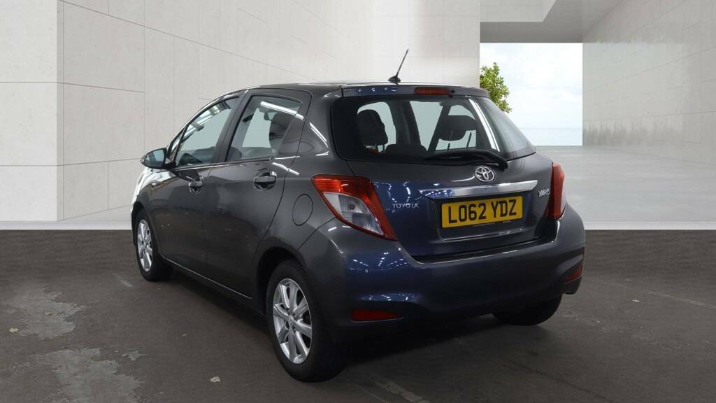 Toyota Yaris 1.33 Vvt-i T Spirit Multidrive S LO62YDZ Grey #3