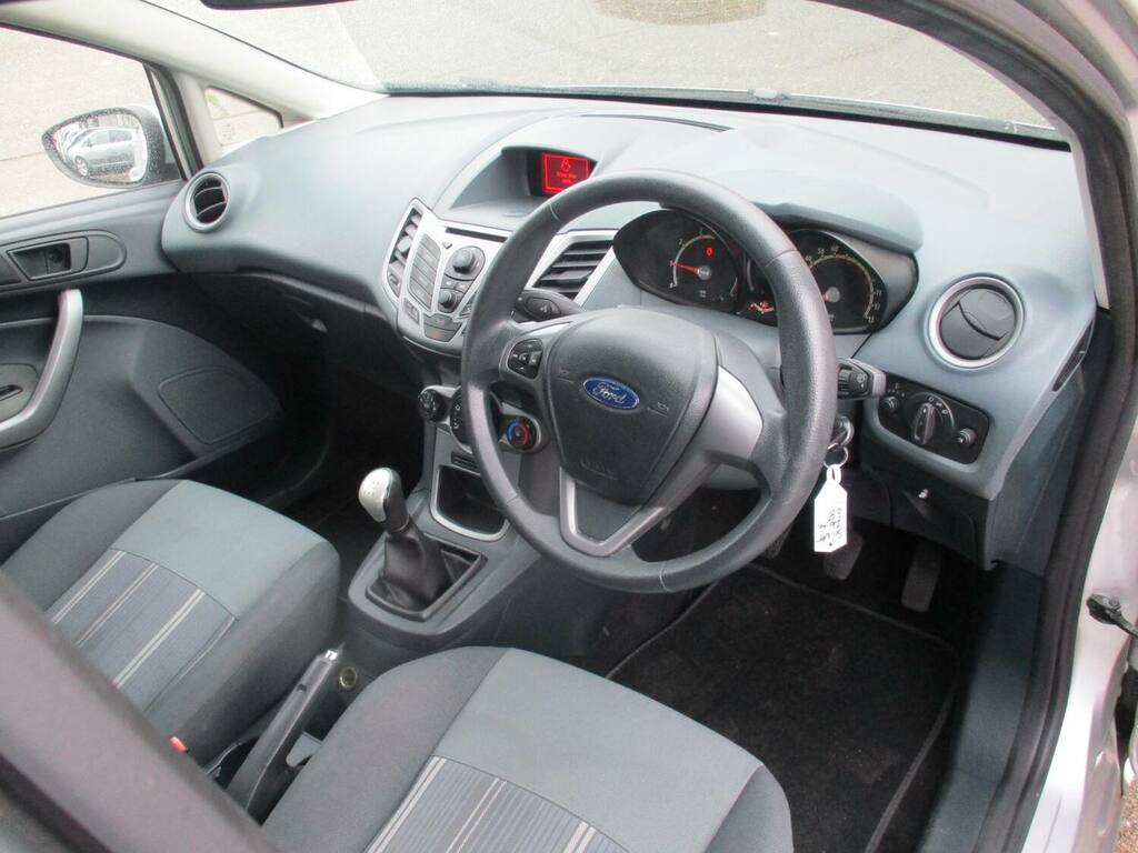 Ford Fiesta Hatchback Red #8