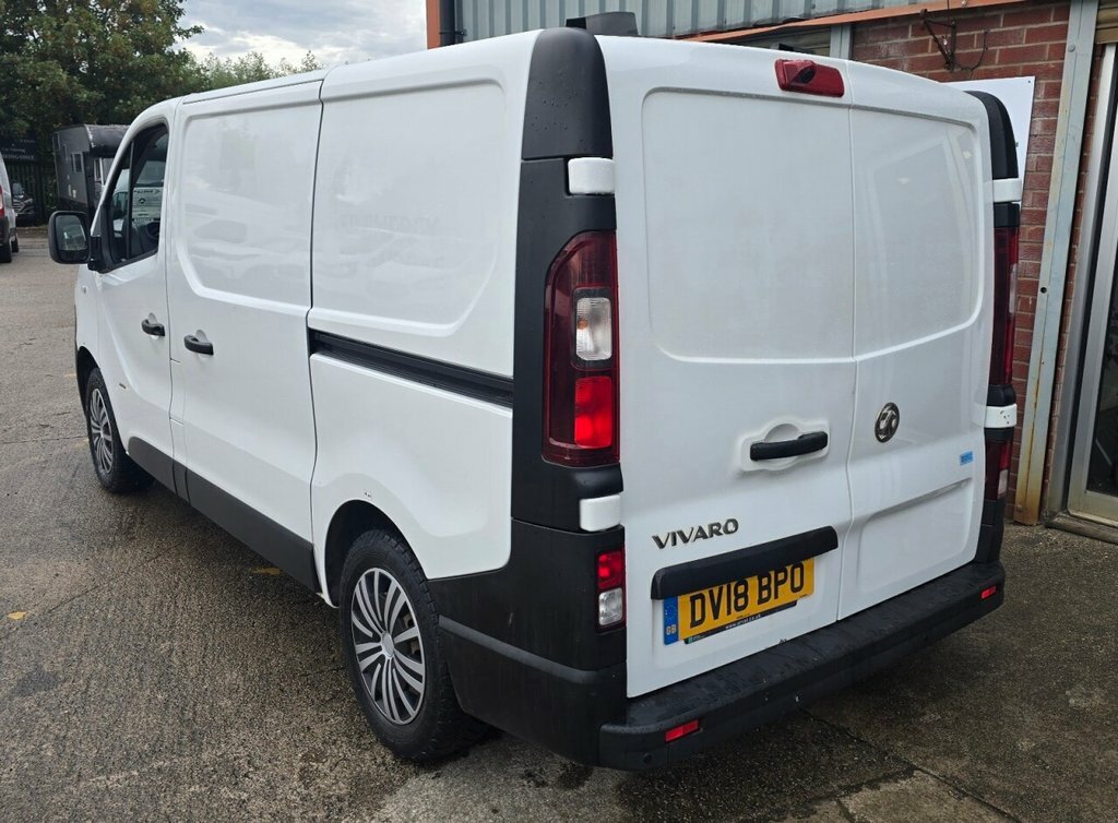 Vauxhall Vivaro Mpv DV18BPO White #5