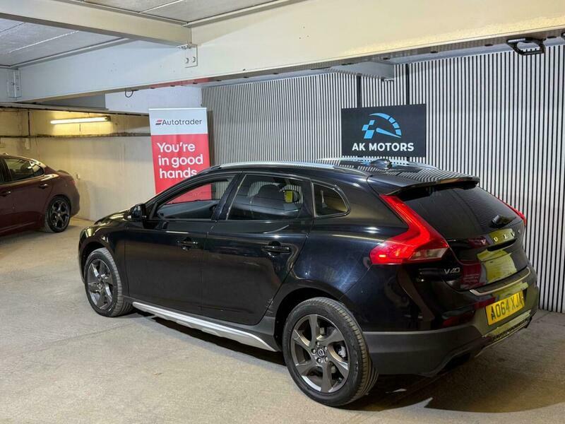 Volvo V40 1.6 D2 Lux Nav Black #4