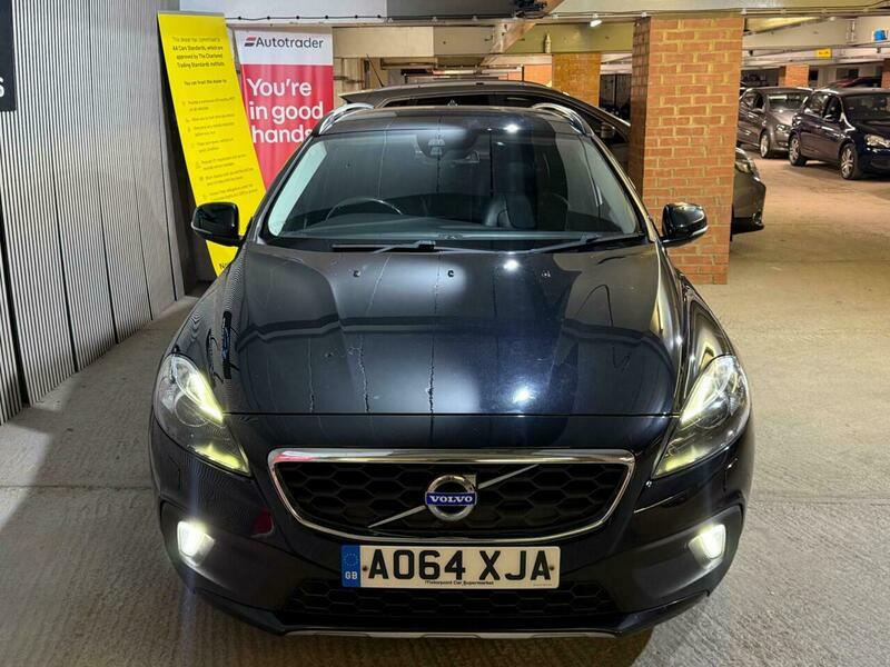Volvo V40 1.6 D2 Lux Nav Black #2