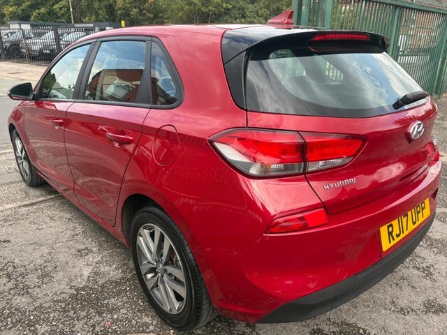 Hyundai I30 Petrol RJ17UPP Red #2