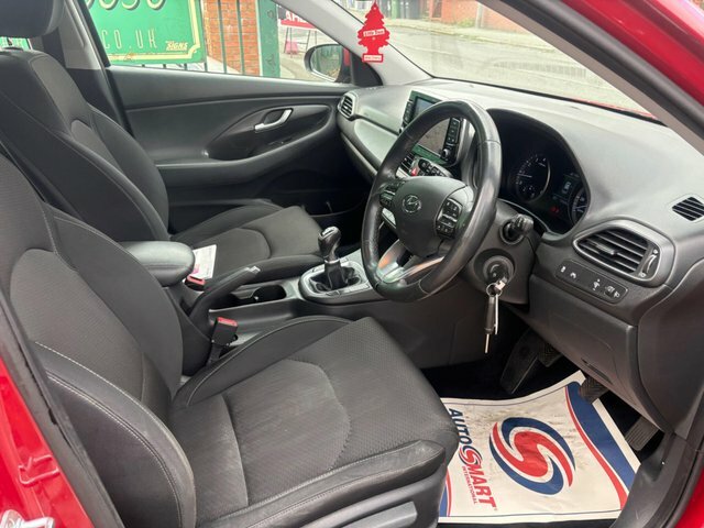 Hyundai I30 Petrol RJ17UPP Red