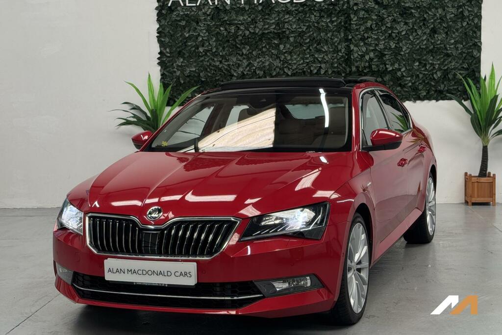 Skoda Superb 2.0 Tsi Laurin Klement Hatchback Dsg Red