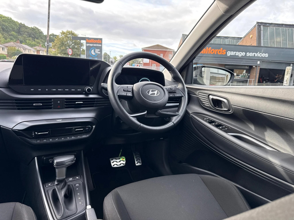Hyundai Bayon Premium Green #10
