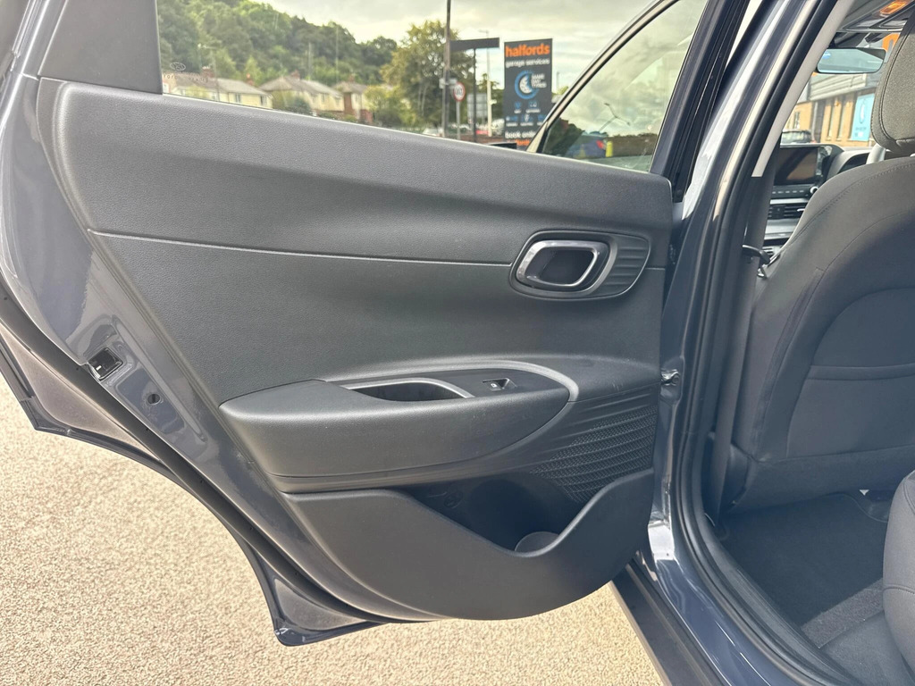 Hyundai Bayon Premium Green #24