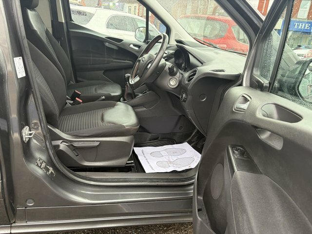 Ford Transit Courier Courier Panel White #11