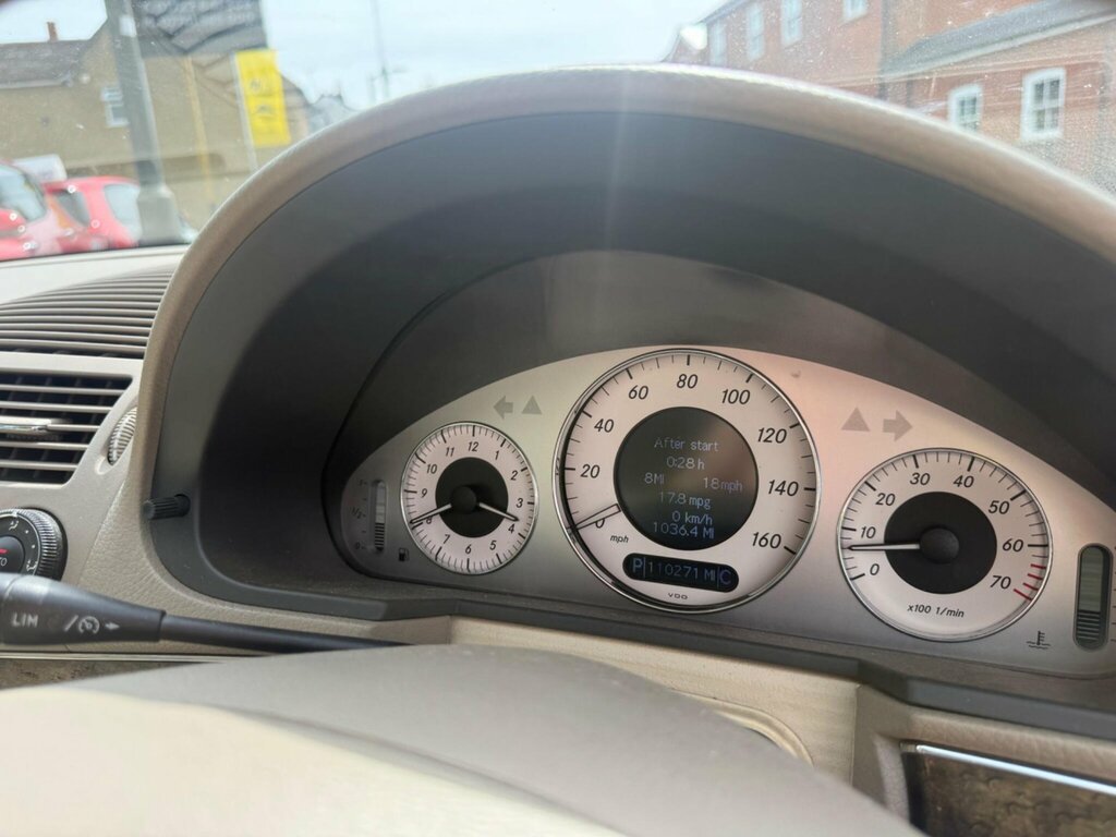 Mercedes-Benz E Class E320 Elegance Silver #26