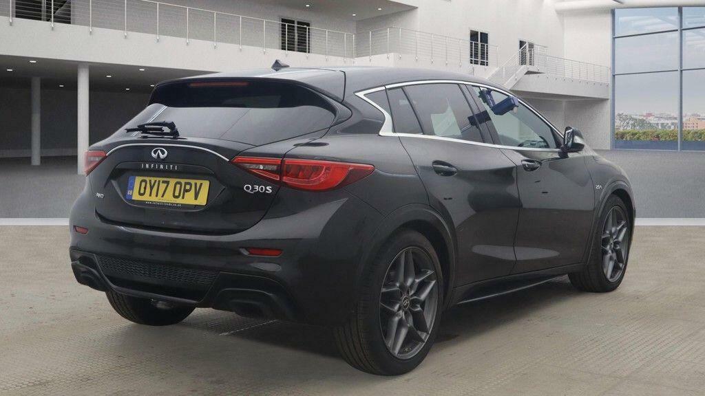 Infiniti Q30 2.0T Sport Dct Awd Euro 6 Ss OY17OPV Black #3