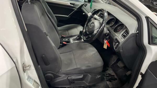 Volkswagen Golf Match White #4