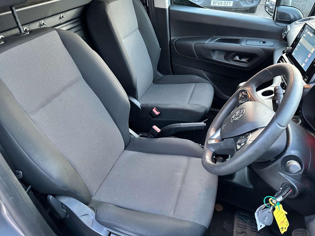 Vauxhall Combo White #13