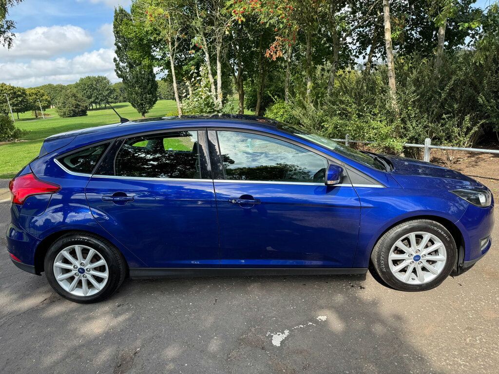 Ford Focus Focus Hatchback NU17CVY Blue #3