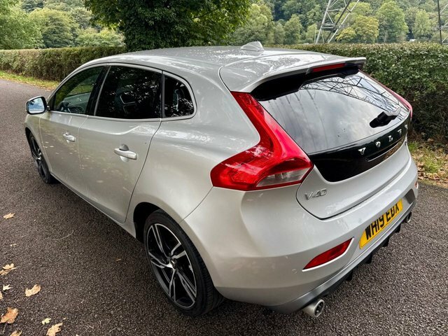 Volvo V40 2.0 D3 R-design Pro Hatchback Euro Black #3