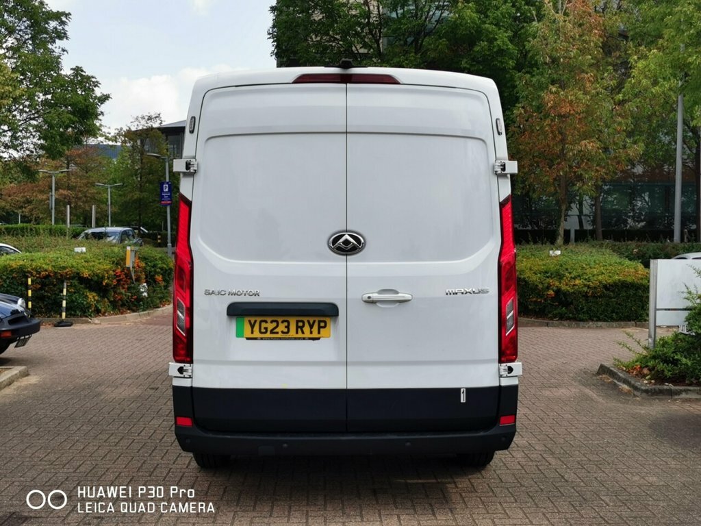 Maxus eDeliver 9 Mpv White #5