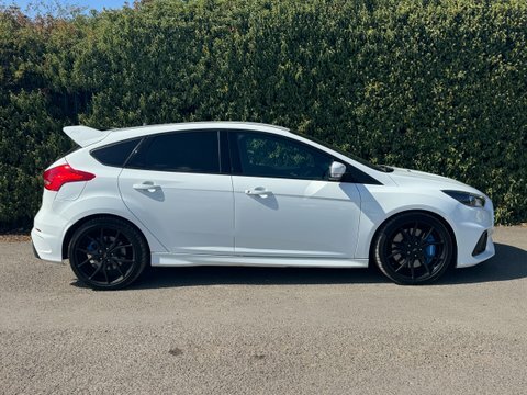 Ford Focus Focus 2.3T Ecoboost PJ17EDP White #4