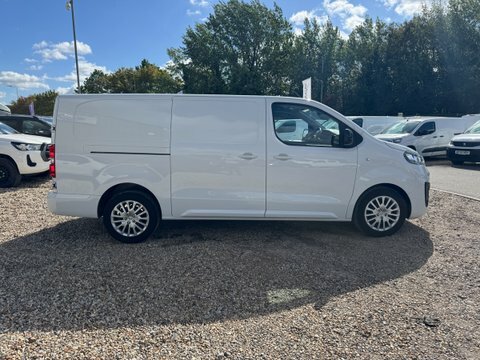 Vauxhall Vivaro Lwb L2h1 Low DT23OYS White #5