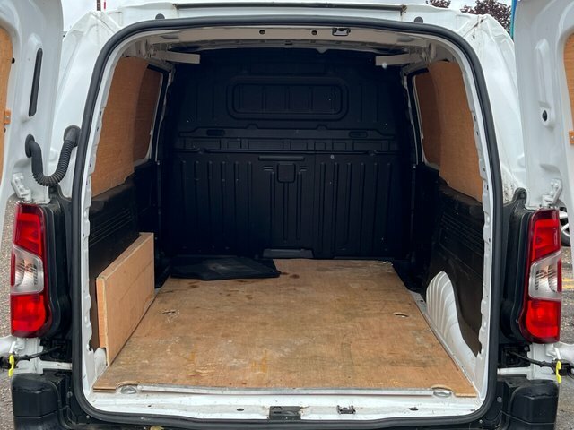 Vauxhall Combo Dynamic White #9