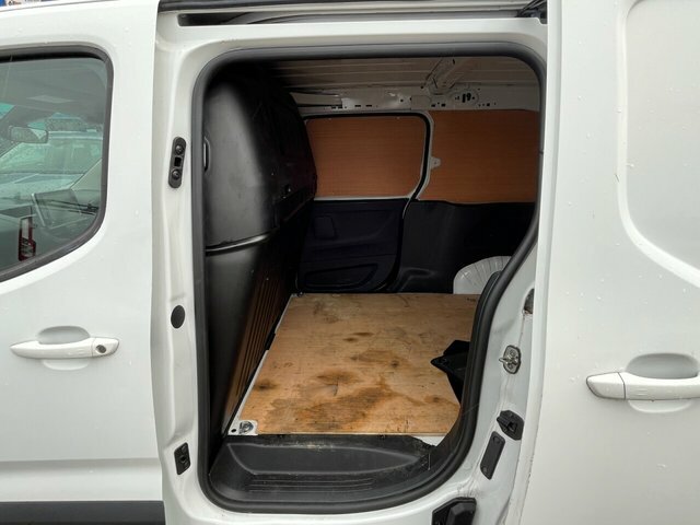 Vauxhall Combo Turbo D 2300 Dynamic White #5