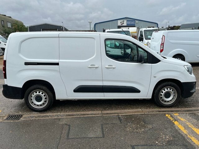 Vauxhall Combo Dynamic White #11