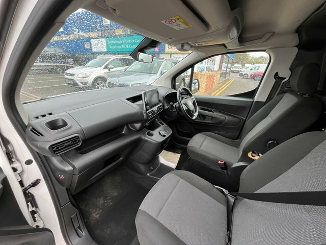 Vauxhall Combo Turbo D 2300 Dynamic White #4