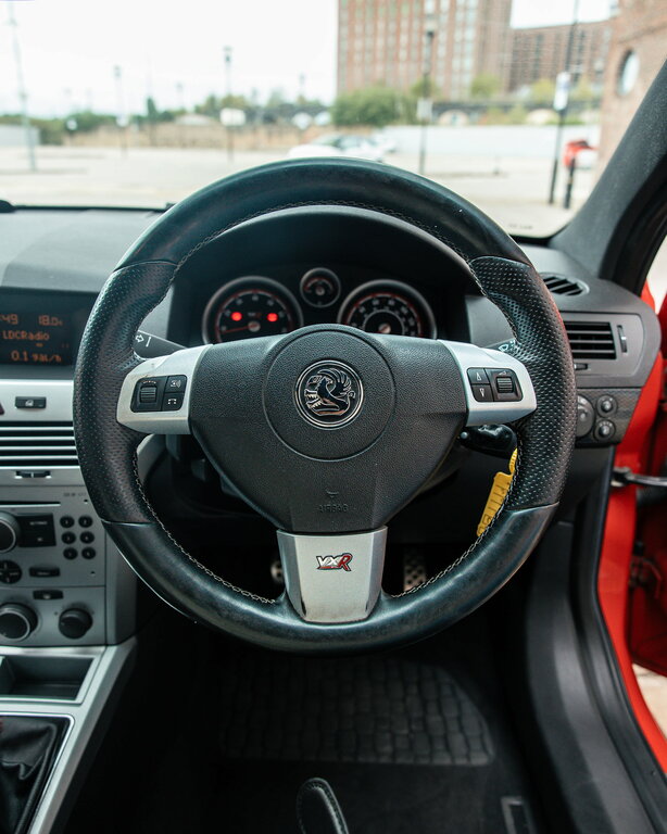 Vauxhall Astra 2.0I 16V Vxr Sport Hatch 221 G Red #2