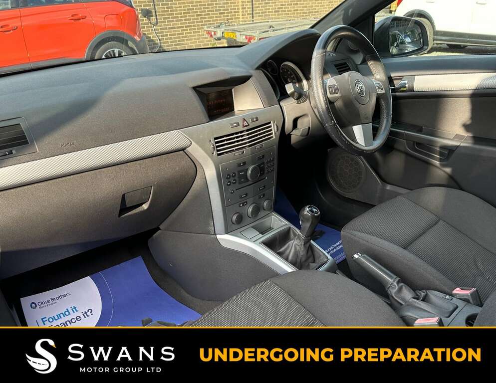 Vauxhall Astra Hatchback 1.8 Vvt 16V Sri Exterior Pack Sport Hatc White