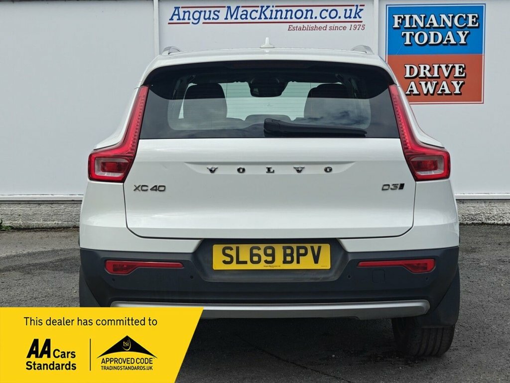 Volvo XC40 2L Momentum Pro SL69BPV White #6