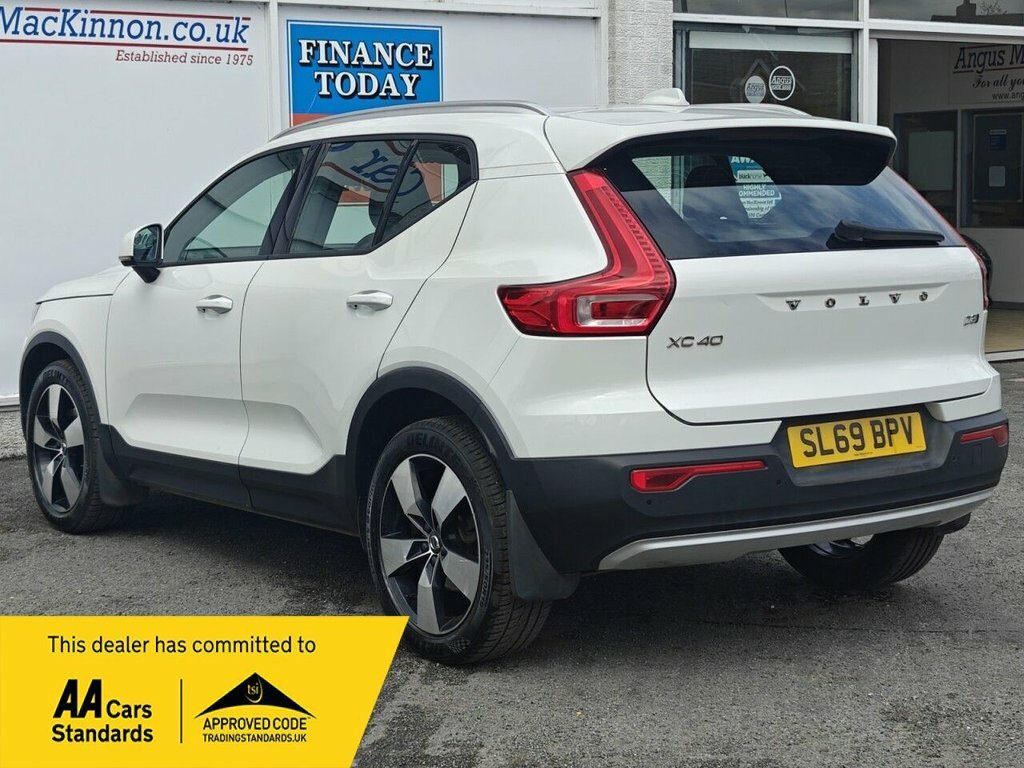 Volvo XC40 2L Momentum Pro SL69BPV White #5
