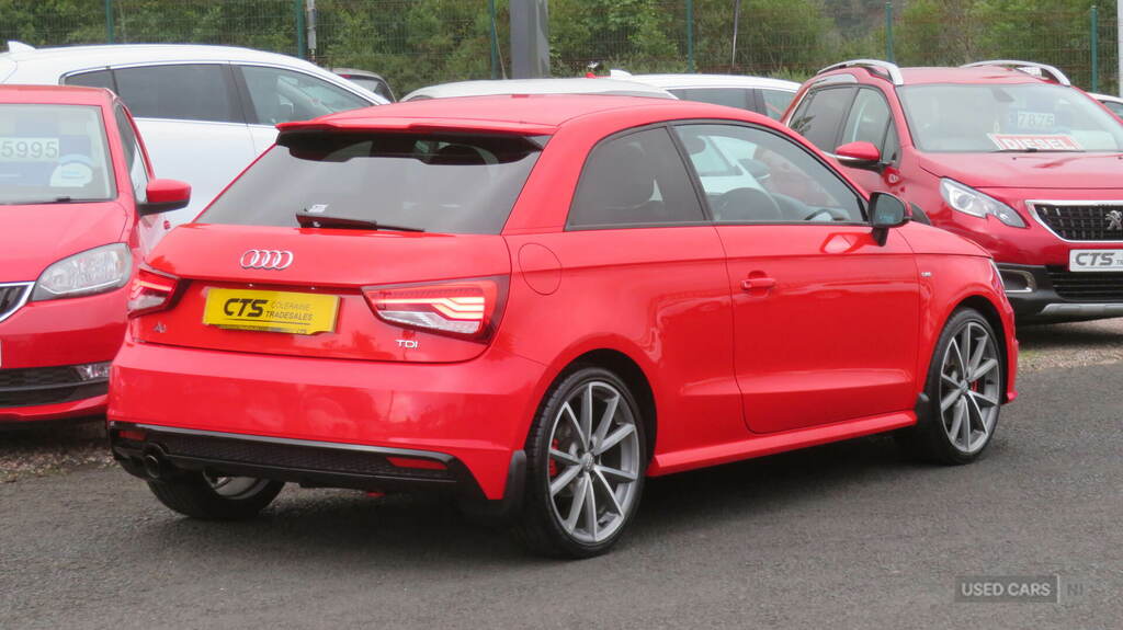 Audi A1 1.6 Tdi Black Edition ST18EXC Red #3