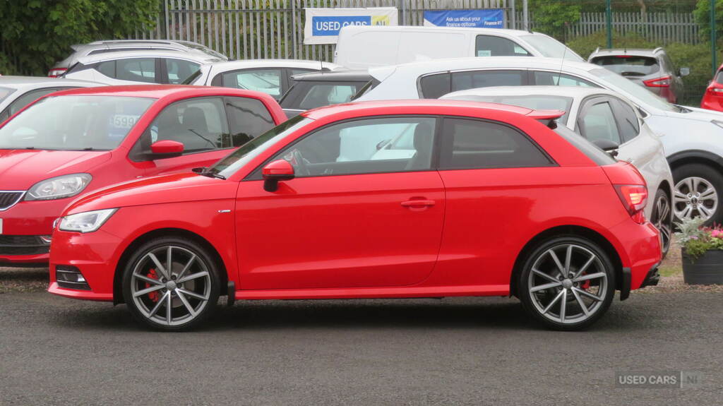 Audi A1 1.6 Tdi Black Edition ST18EXC Red #5