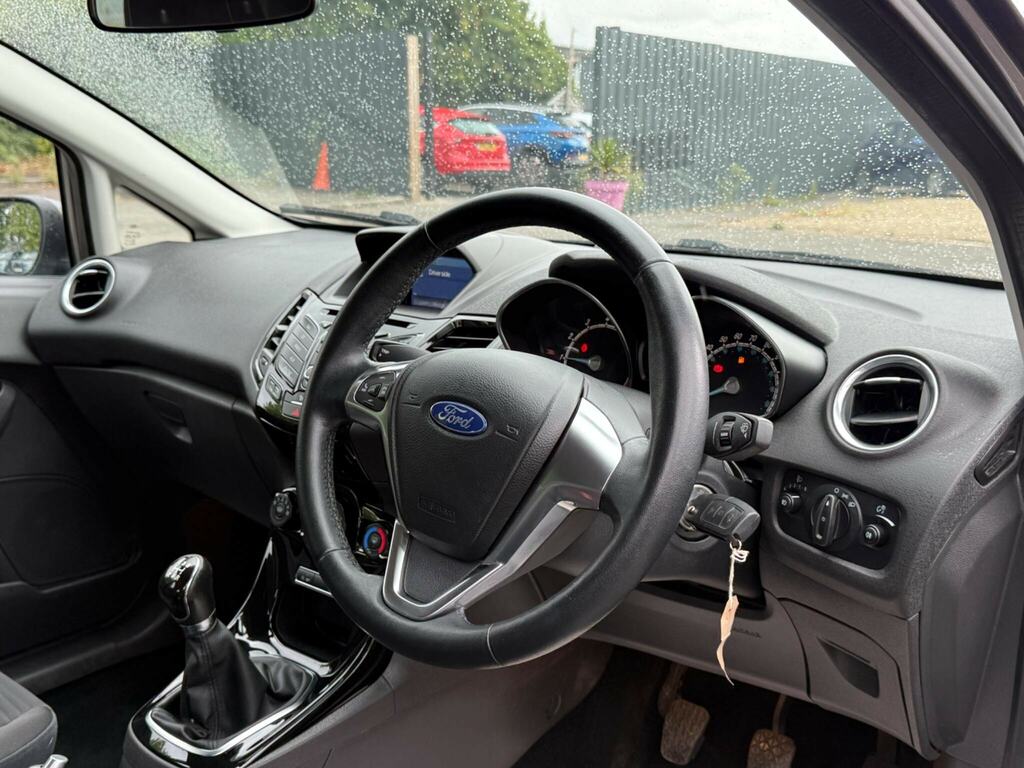 Ford Fiesta 1.25 Studio Red #18