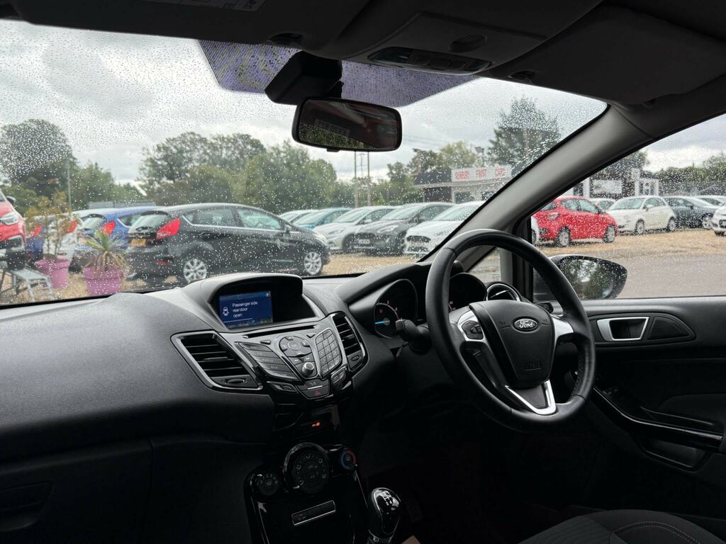 Ford Fiesta 1.25 Studio Red #9