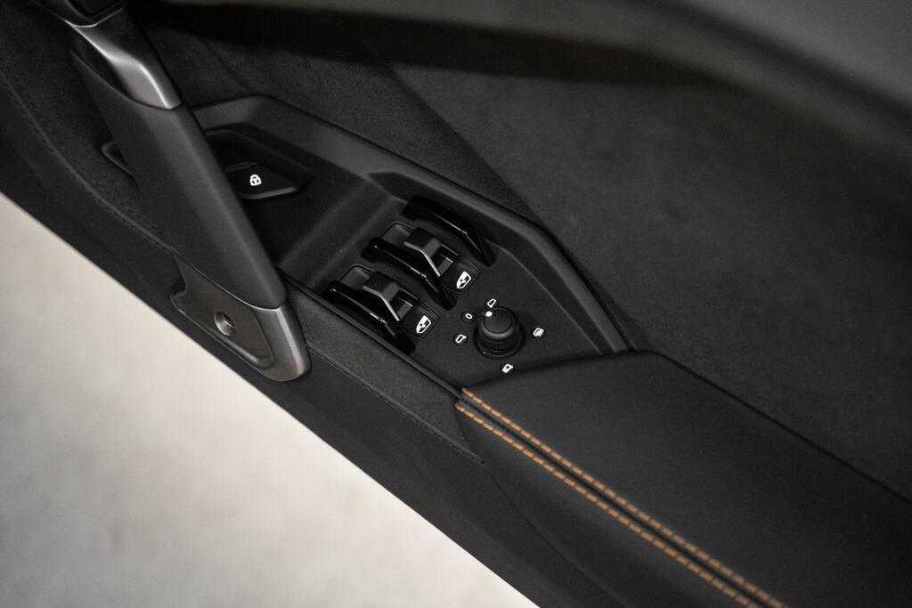 Lamborghini 4.0T V8 Phev Coupe #31