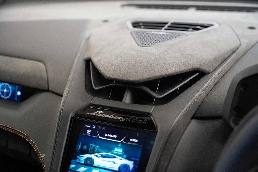 Lamborghini 4.0T V8 Phev Coupe #40