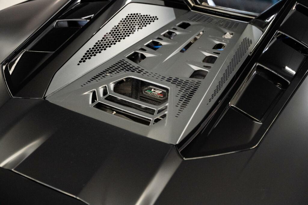 Lamborghini 4.0T V8 Phev Coupe #83