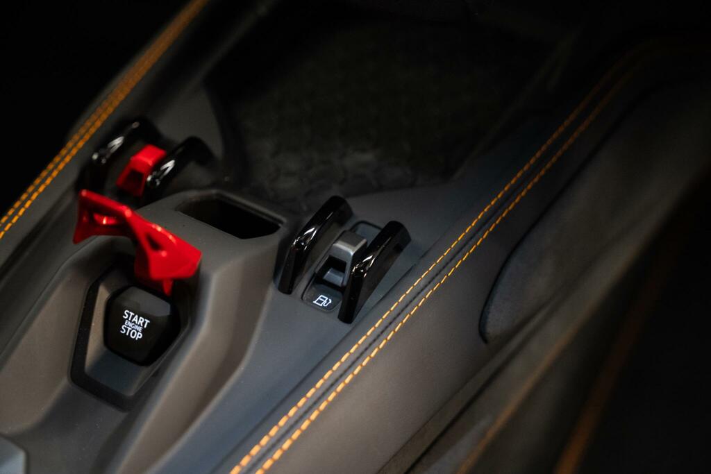 Lamborghini 4.0T V8 Phev Coupe #46