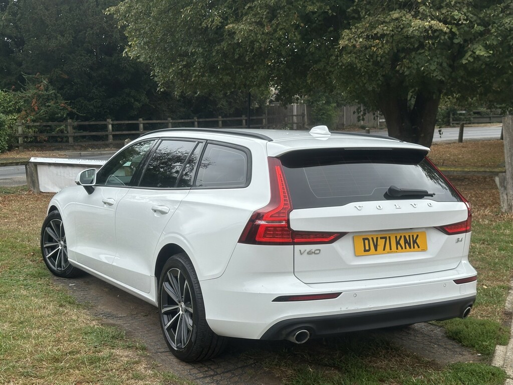Volvo V60 2.0 Momentum B4 Fwd DV71KNK White #3