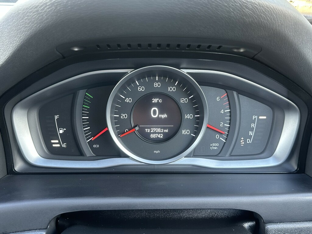 Volvo V70 D4 Se Lux Red #11