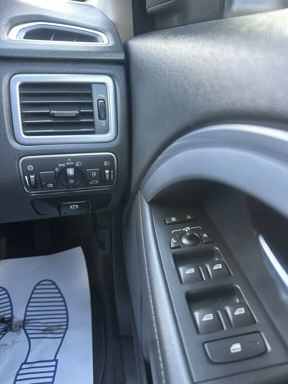 Volvo V70 D4 Se Lux Red #13