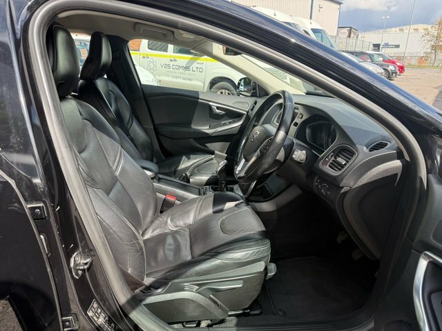 Volvo V40 2.0 D3 Se Lux Nav Hatchback E Black #2