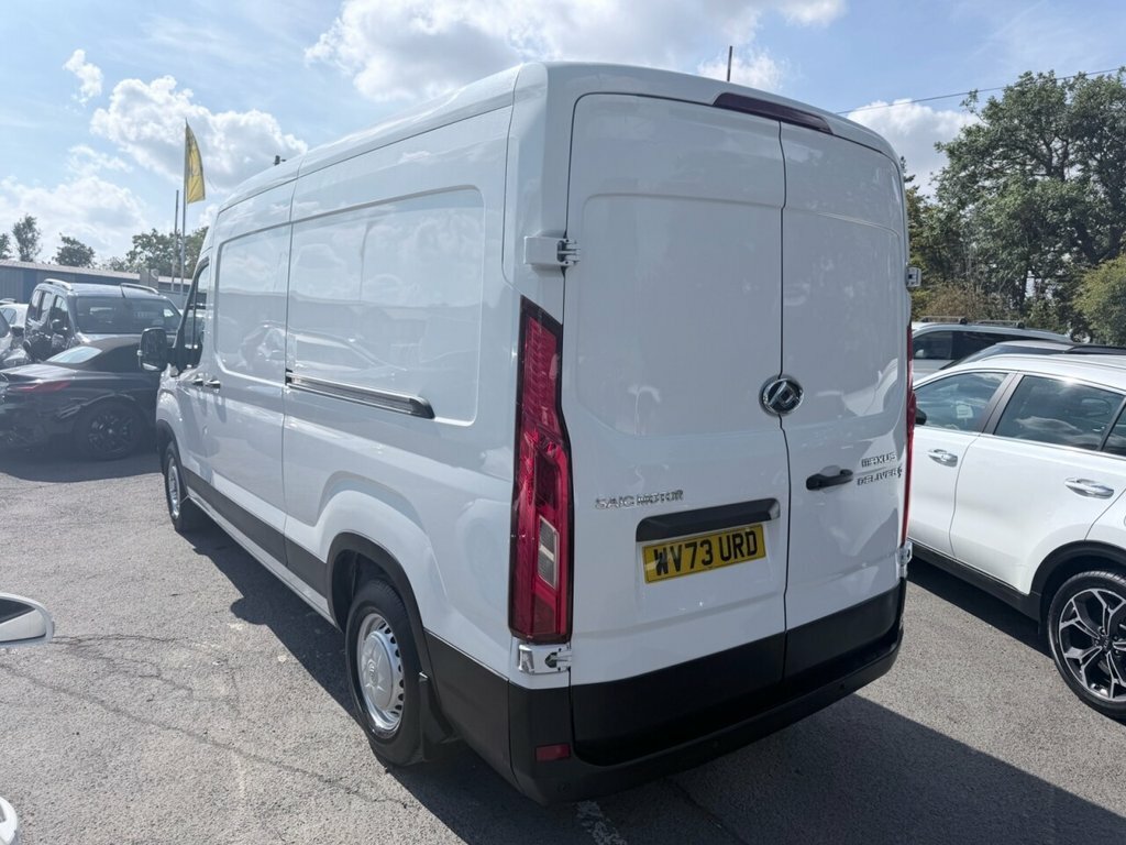 Maxus Deliver 9 Mpv WV73URD White #5