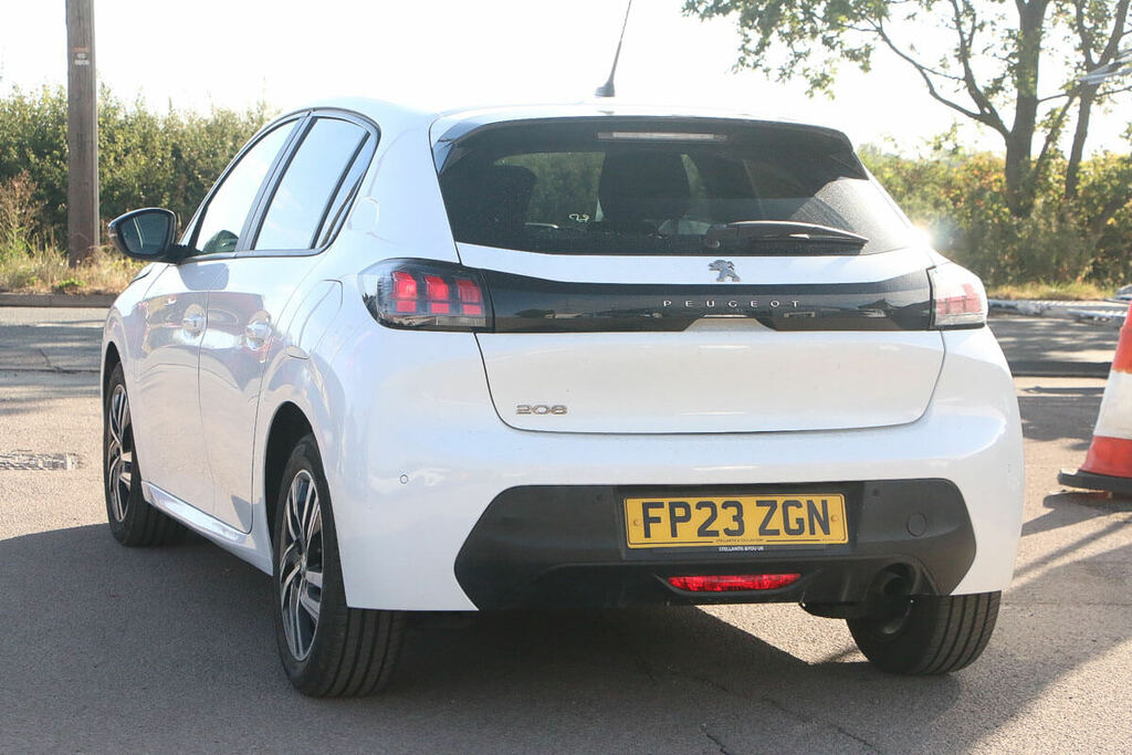 Peugeot 208 1.2 Puretech Active Premium White