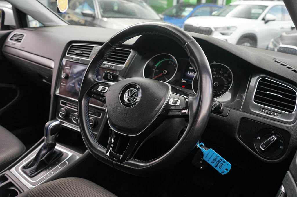 Volkswagen e-Golf 99Kw E-golf 35Kwh BJ69FPX White #6