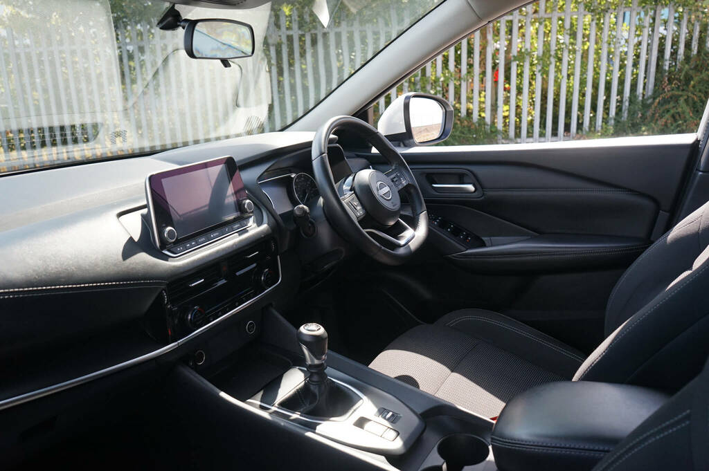 Nissan Qashqai 1.3 Dig-t Mh Acenta Premium White