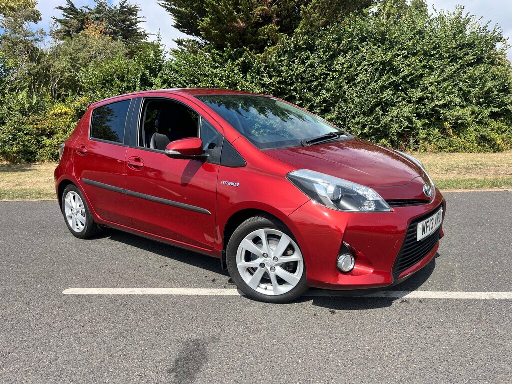 Toyota Yaris 1.5 Vvt-h T Spirit Hatchback Hybrid Cvt Red
