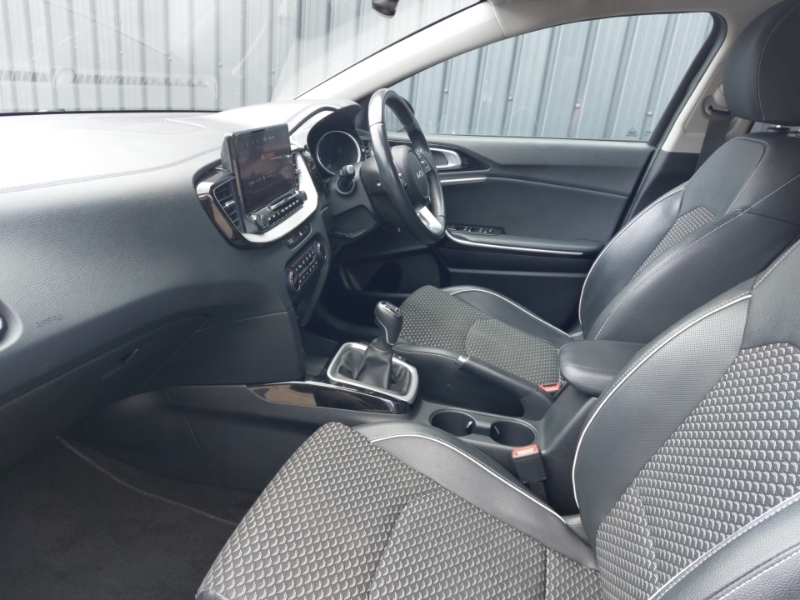 Kia Ceed 1.5T Gdi Isg 3 RO72PMU Black #5