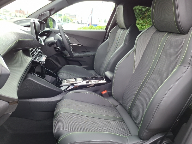 Peugeot 2008 1.2 Puretech 130 Gt Eat8 Black #5