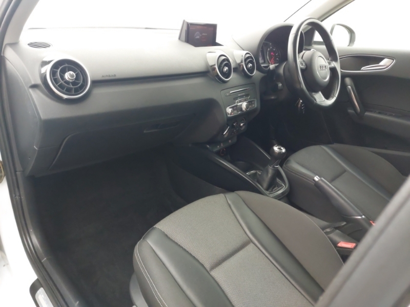 Audi A1 1.4 Tfsi Sport LO66UUG White #5